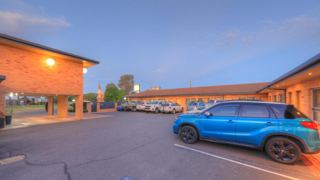 Cousins Motor Inn Інферел Екстер'єр фото