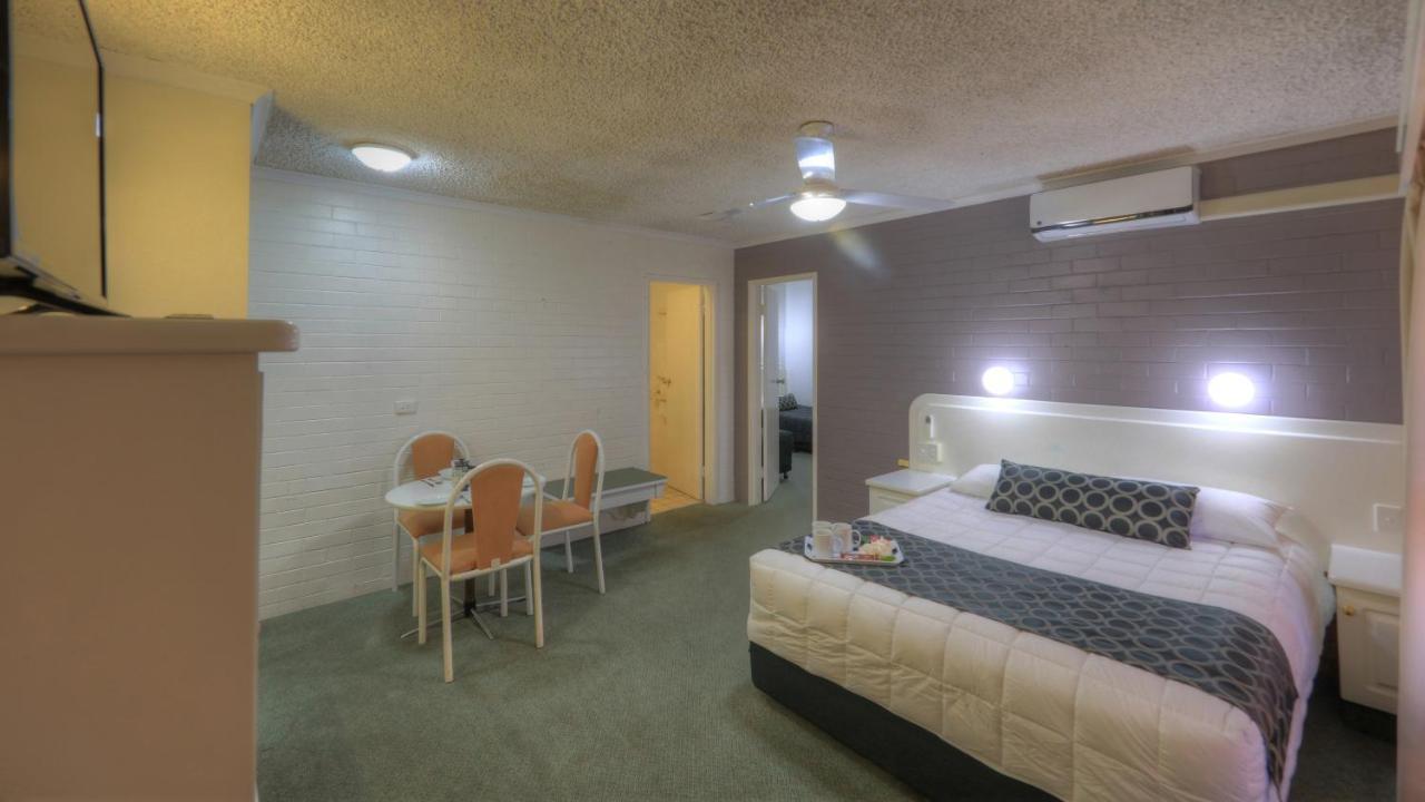 Cousins Motor Inn Інферел Екстер'єр фото