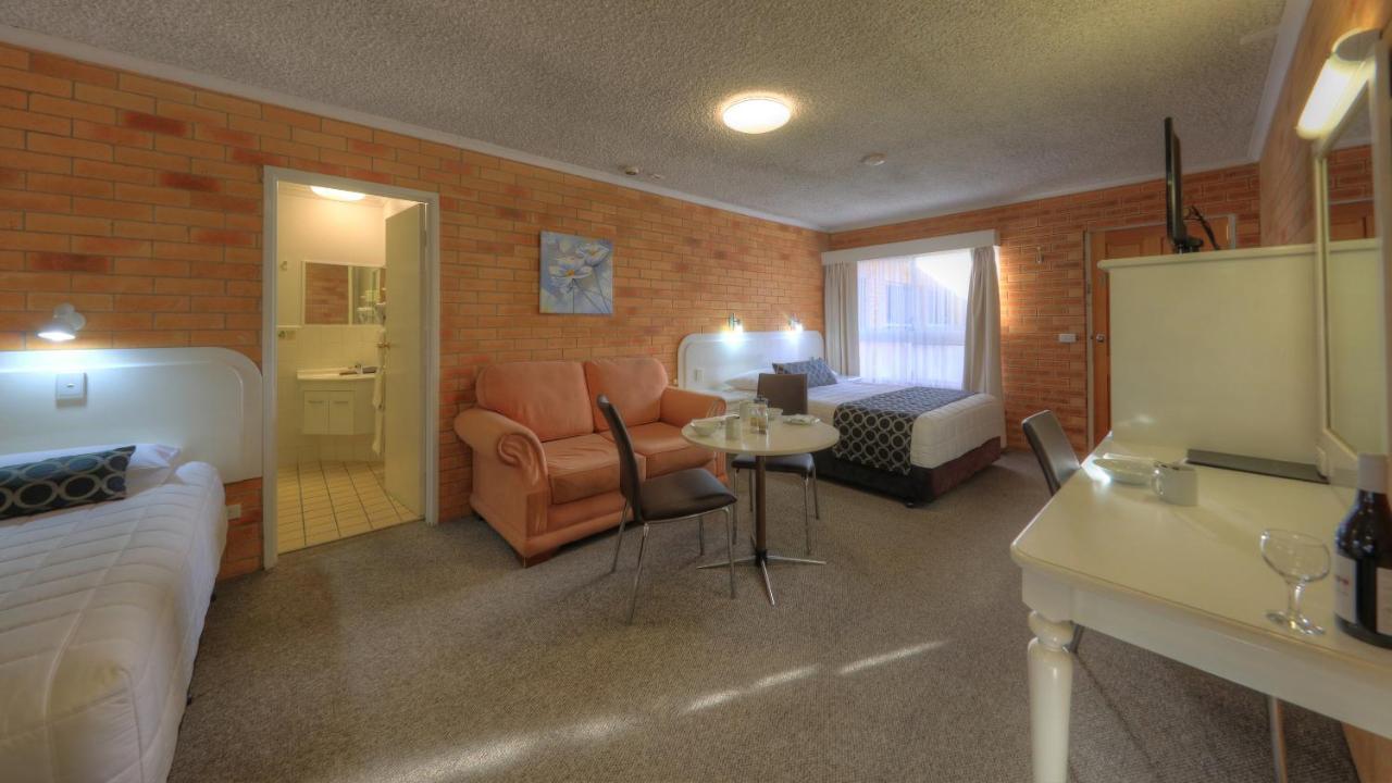 Cousins Motor Inn Інферел Екстер'єр фото