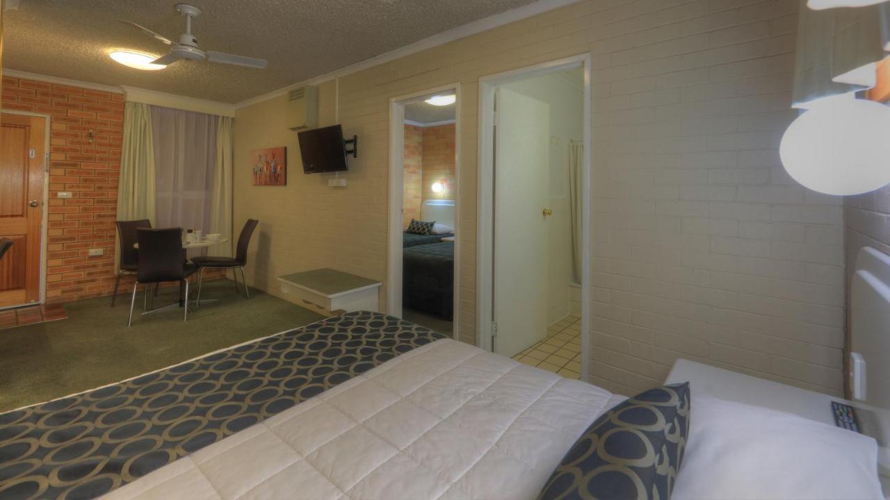Cousins Motor Inn Інферел Екстер'єр фото