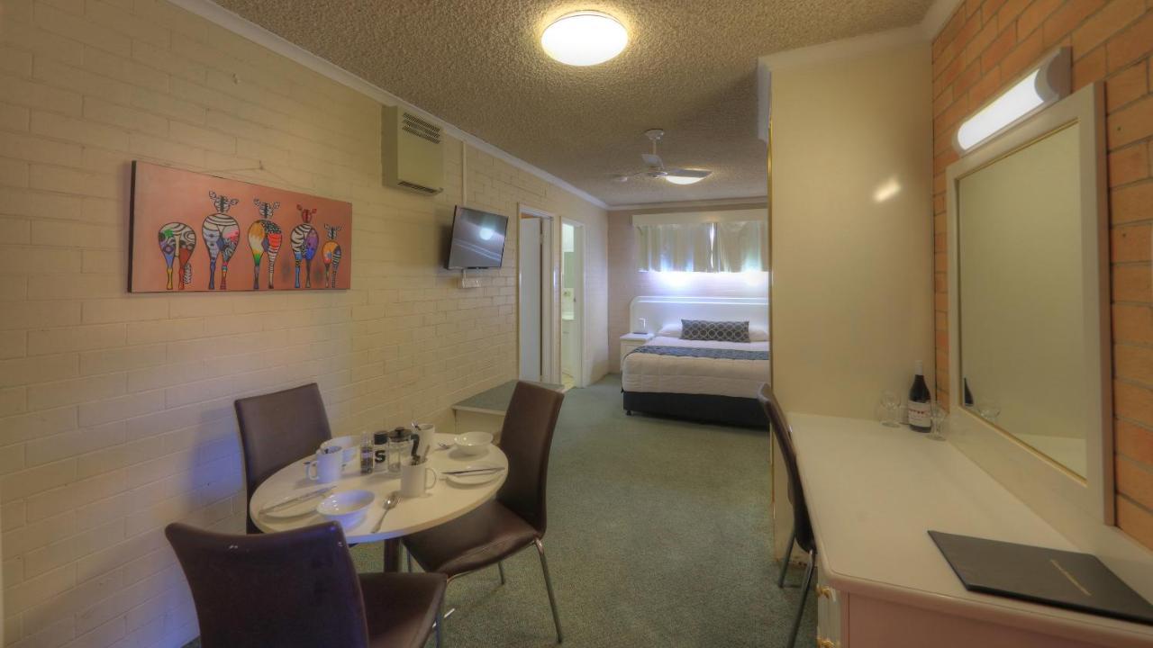 Cousins Motor Inn Інферел Екстер'єр фото