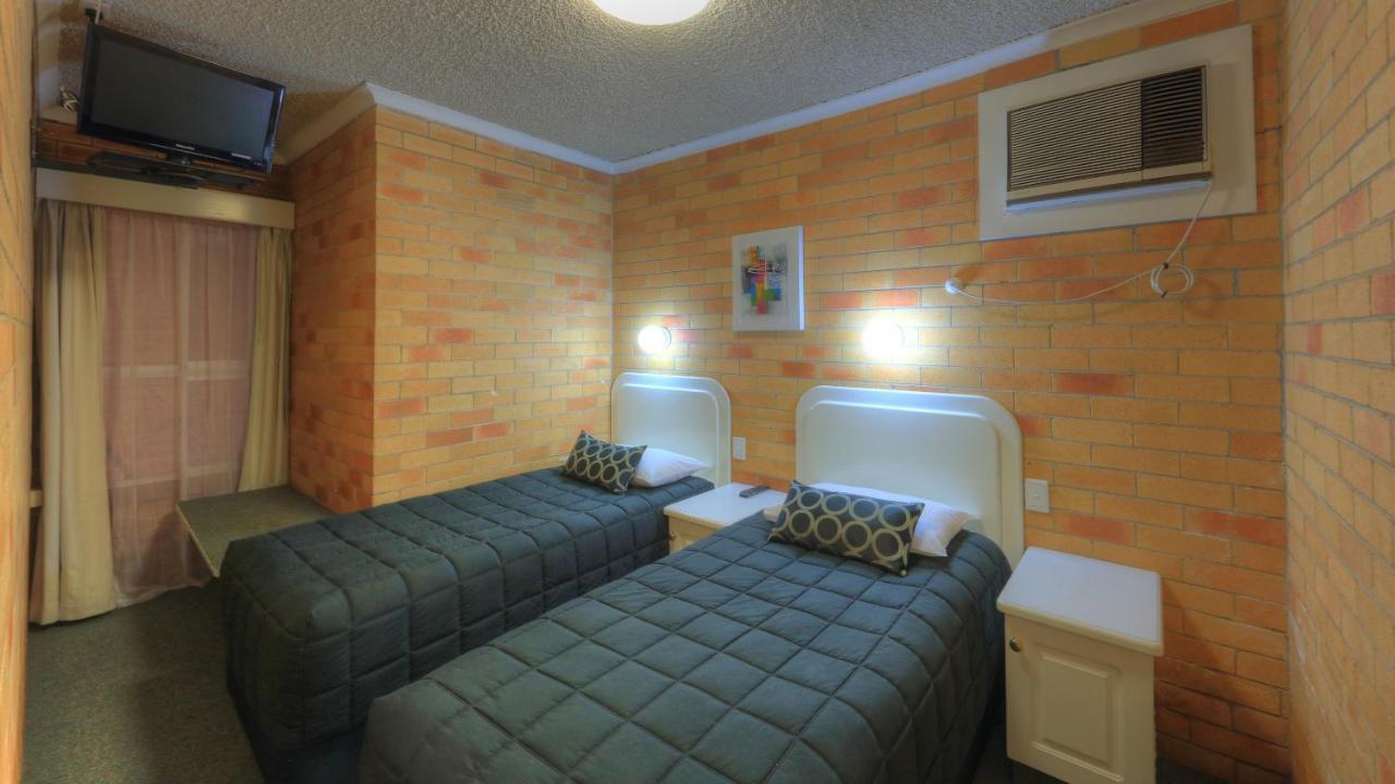 Cousins Motor Inn Інферел Екстер'єр фото