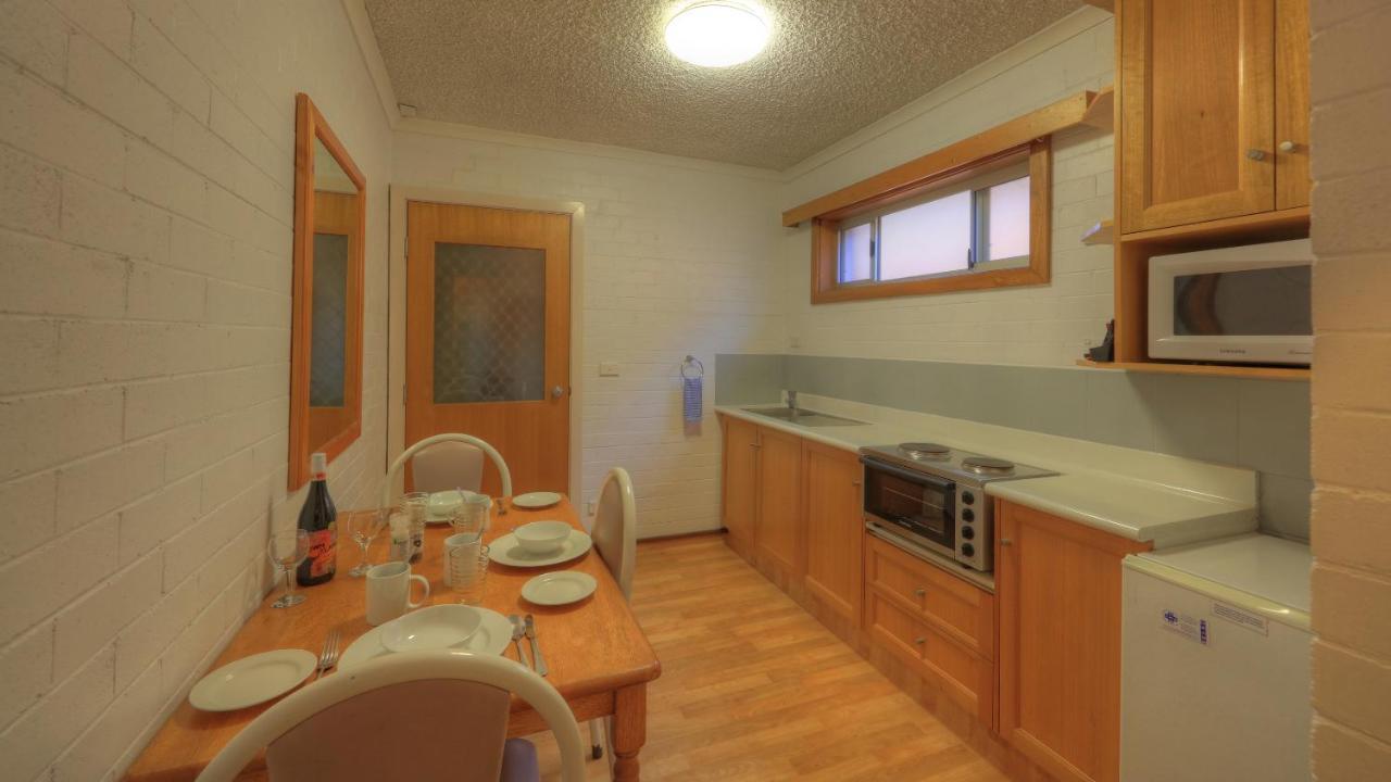 Cousins Motor Inn Інферел Екстер'єр фото