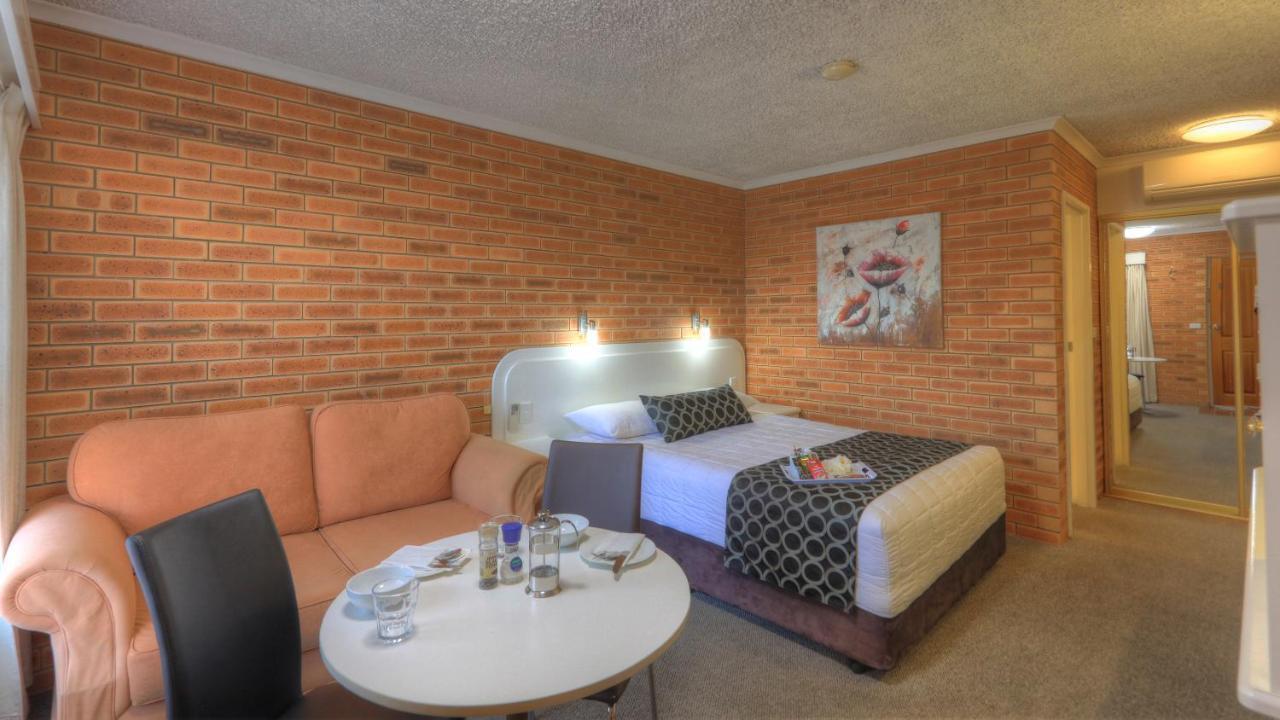 Cousins Motor Inn Інферел Екстер'єр фото