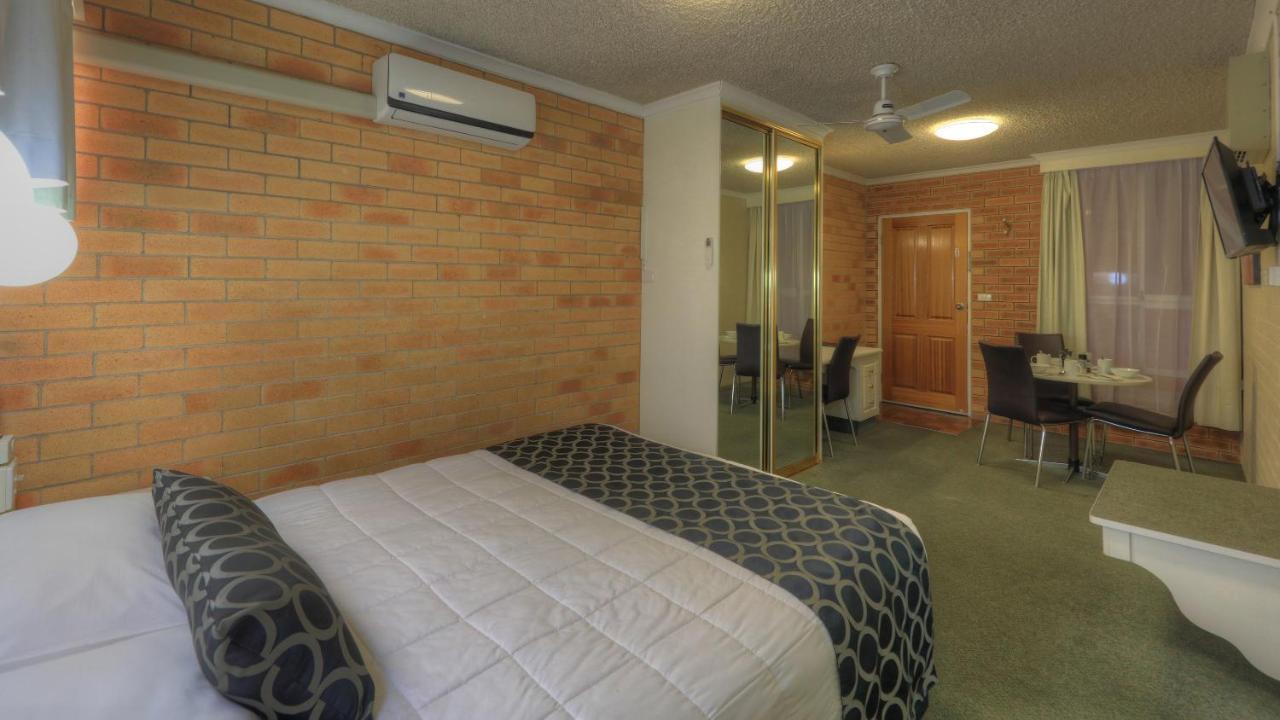 Cousins Motor Inn Інферел Екстер'єр фото