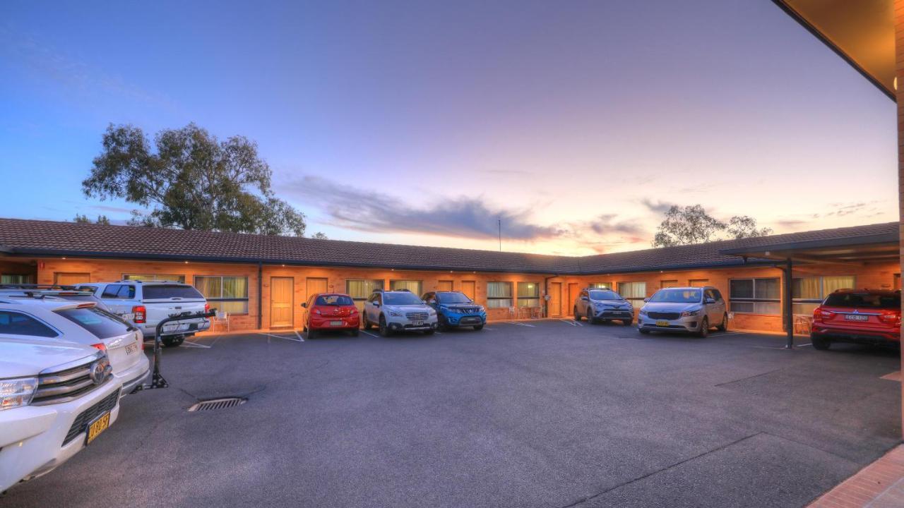 Cousins Motor Inn Інферел Екстер'єр фото
