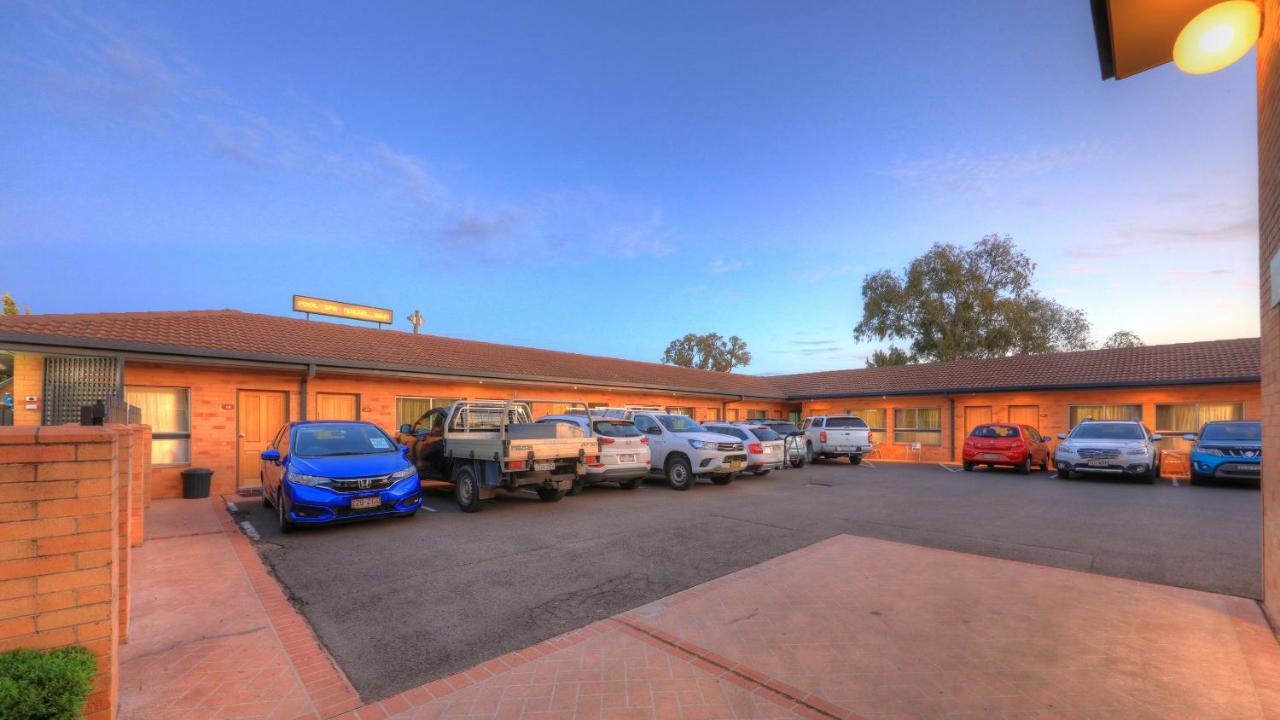 Cousins Motor Inn Інферел Екстер'єр фото