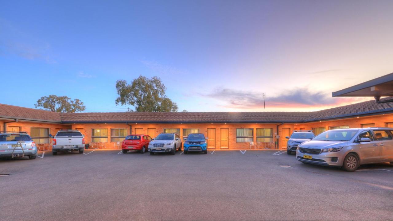 Cousins Motor Inn Інферел Екстер'єр фото