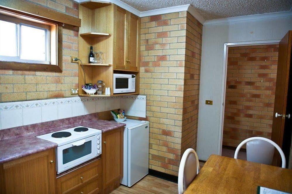 Cousins Motor Inn Інферел Екстер'єр фото