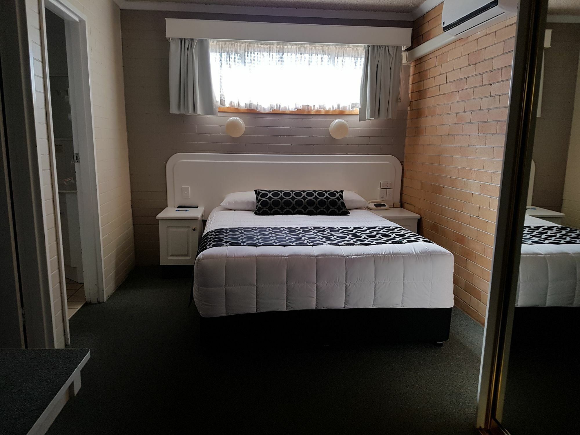 Cousins Motor Inn Інферел Екстер'єр фото